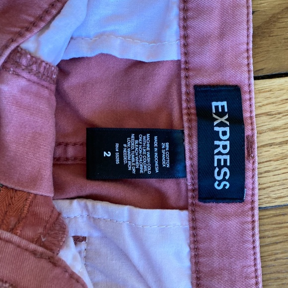 Express Short Size 2 - Picture 3 of 3